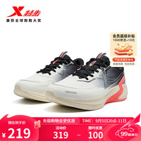 XTEP特步闪电男跑鞋2024秋季新款休闲网面运动竞速专业减震回弹轻便舒适 余白灰/黑 39