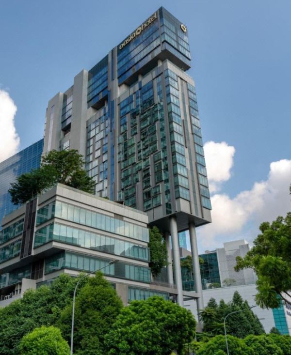 楼下直通商场/地铁站,户外泳池很出片!新加坡豪亚酒店 - 远东集团 豪华房1晚套餐(含储值5新币Ez-link卡+延迟退房)