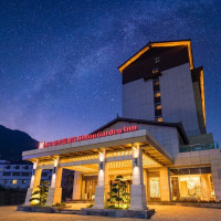 全程不加价！都在靠近景点！云南3店希尔顿花园酒店2晚通兑可拆分+双早+民族服饰体验等（丽江/香格里拉/怒江）