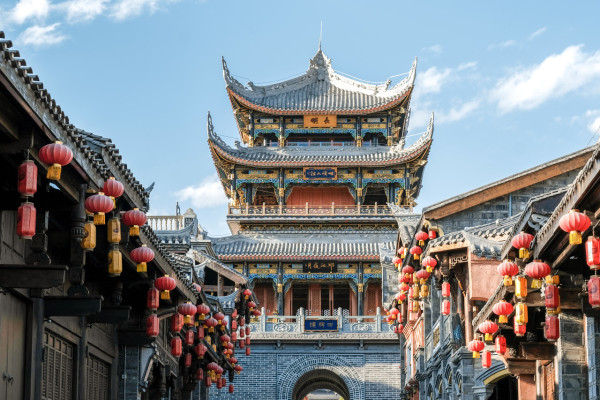 成都出发高铁3小时到，全程不加价！四川西昌众欣豪生温泉酒店(西区) 高级大/逸景双床房1晚套餐（含双早+双人室外温泉）