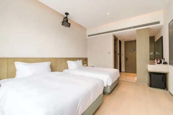 新安江边,周末不加价!杭州建德雷迪森怿曼酒店 豪华江景双床房2晚连住(含双早+泡汤体验+水上公园)