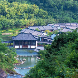 可拆！号称“岭南第一汤”，600出头住顶配山水！广东惠州中海汤泉酒店 素野私汤大床房2晚可拆分+含双早+温泉+登山等