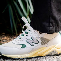 促销活动：New Balance童鞋闪促，满2件每件30美元