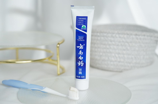 一家人都爱的牙膏能有多绝?牙龈难受、牙黄、口气、牙敏感,拜拜了您~