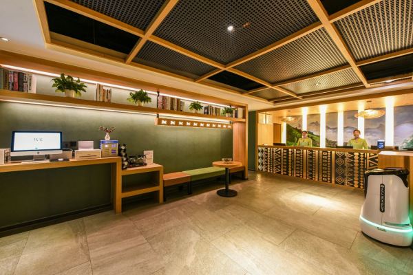 周末/寒假不加价,看名字就知道地段优秀!秋果酒店(北京东直门雍和宫簋街店) 高级大/精致双床房1晚套餐