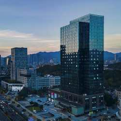 周末不加价！含温泉门票/正餐！桐庐世贸君亭酒店 豪华房2晚可半拆分（含2大1小早餐+门票/正餐）