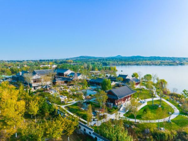 就在文昌湖风景区,周末不加价!山东淄博知味斋·文昌书院酒店 天海阁庭院双床房1晚(含双早+文昌湖船票)