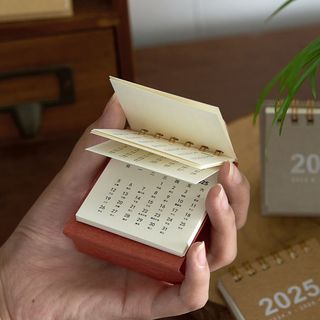 【2.9元】2024-2025年创意迷你小台历 日历万年历便携记事简约桌面摆件 2025年迷你小台历【红色】 无规格