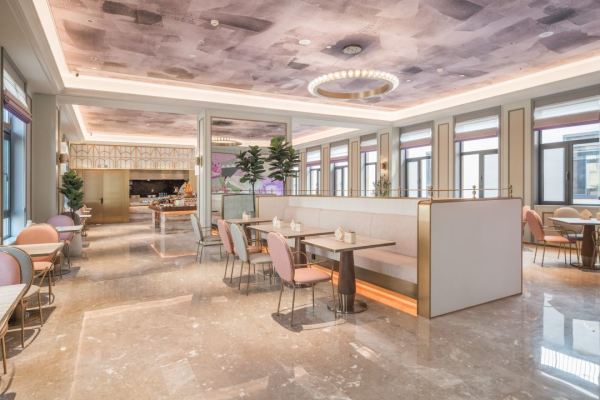 新店,性价比高!就在北坡景区边!长白山高铁站美居酒店 高级房大床1晚含双早