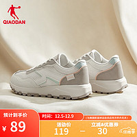 QIAODAN 乔丹 独白1.0运动鞋女2023冬季新款老爹鞋复古休闲鞋跑步鞋 象牙色/粉沫蓝 38