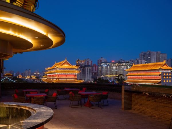 全程不加价!露台就能看城墙!西安钟楼永宁门雅致酒店1晚+早餐+下午茶+夜宵一碗面+接机等