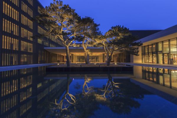 再降价8字打头,住安缦同款设计师!100平海景套,还有汤泉!青岛涵碧楼酒店 大床/双床海景套房1晚(周三入住加赠双人汤泉1次)