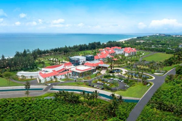 大把旺季不加价!300+/晚!一线海景,颜值还高!海南香水湾假日酒店 高级园景房5晚连住(含双早+50元券+双人面食套餐3份等)