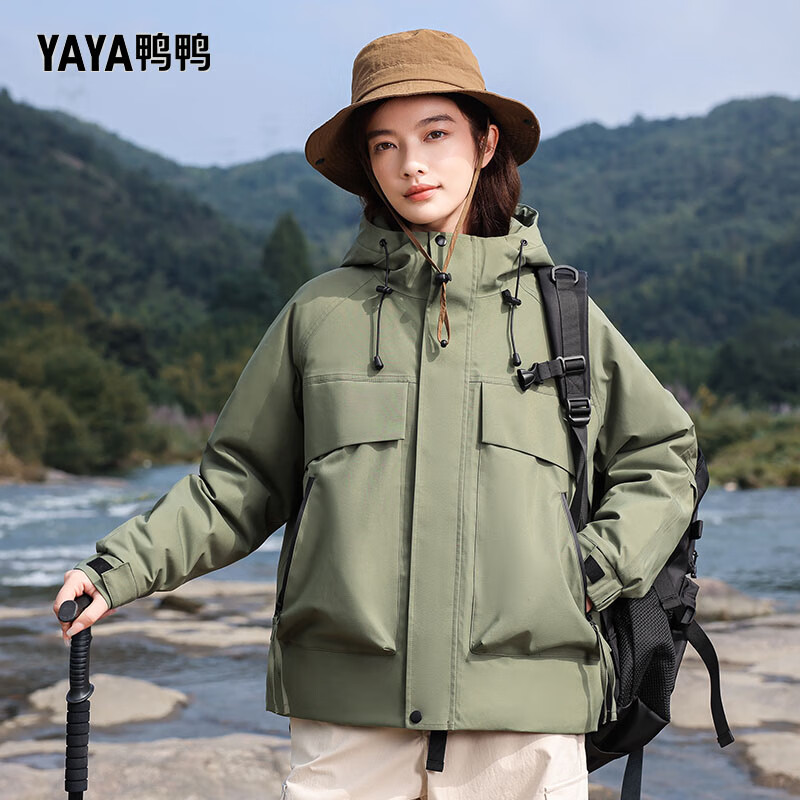 苔绿色