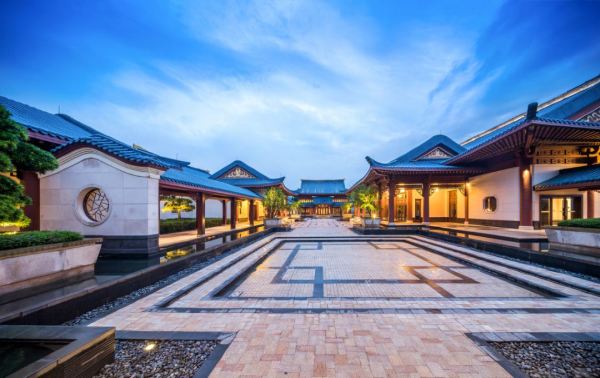 来国宾馆泡温泉，WATG设计的！280万+㎡自带博物馆！广州从都国际庄园1晚109m²套房+含早+下午茶+温泉+迷你吧等