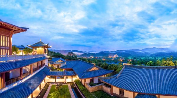 来国宾馆泡温泉，WATG设计的！280万+㎡自带博物馆！广州从都国际庄园1晚109m²套房+含早+下午茶+温泉+迷你吧等