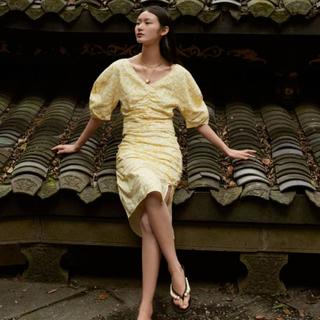 设计感小众廓形袖v领亚麻衬衣抽褶碎花上衣女