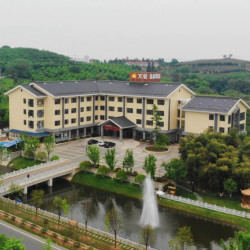 性价比一绝！200+/晚还送温泉票！春节后段不加价！溧阳南山竹海万宏亲子度假酒店 景观大床房/雅致标准间1晚（含双早+温泉票+双人神马农场等）