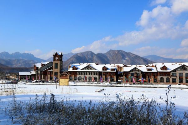 人均131元/晚适合组团,把滑雪和温泉都包圆了!辽宁本溪花溪沐温泉酒店 五号楼榻榻米公寓六人房1晚套餐(含6早+6人份2日云山滑雪票)