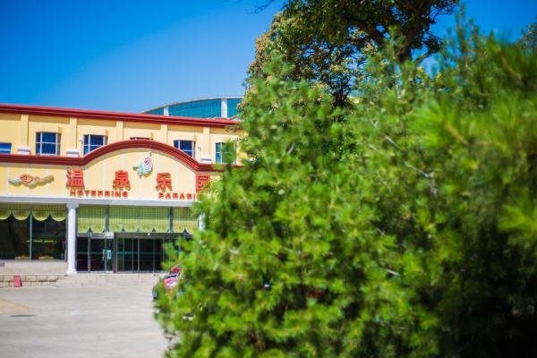 超大规模温泉游玩不限次!含三早!北京金隅凤山温泉度假村戏水新热带雨林三人间套餐