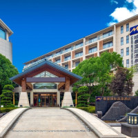 高铁直达，包邮区泡汤好选择！溧阳天目湖维景国际温泉酒店 雅致大床房2晚连住套餐（含双早+50元天目湖鱼头代金券）