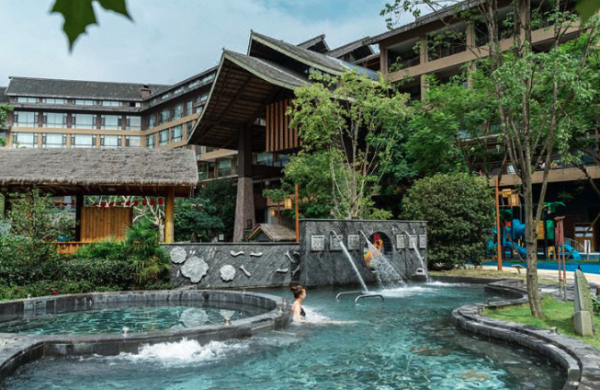 成都2h,特别适合亲子游!峨眉山御泉湾酒店 罗马悦享双拼大床房1晚(含双早+双人御泉湾温泉)