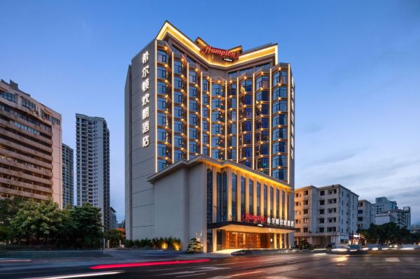 去这座海滨老城享受慢生活!周末不加价!海口国贸希尔顿欢朋酒店 高级大床房2晚可拆分(含双早)