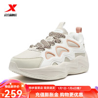 特步(XTEP)休闲鞋男女款2024秋冬厚底革面运动鞋百搭户外鞋 帆白/鼠尾草绿/香皮灰-女 42