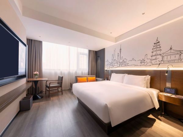 地铁直达,周末/寒假不加价!西安雁塔高新逸扉酒店 豪华大床房1晚套餐(含双早+下午茶+汉服免费体验等)
