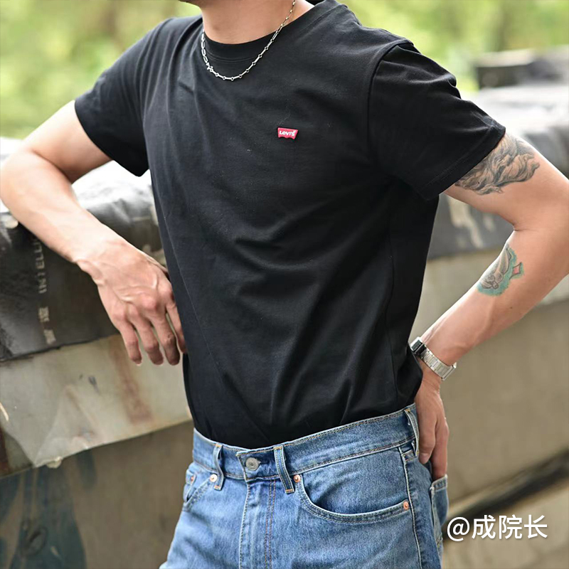 黑色