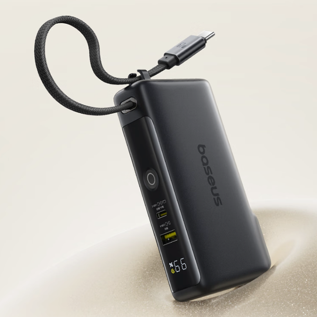 3C认证充电宝：倍思 超能充三合一充电宝充电器自带线67W