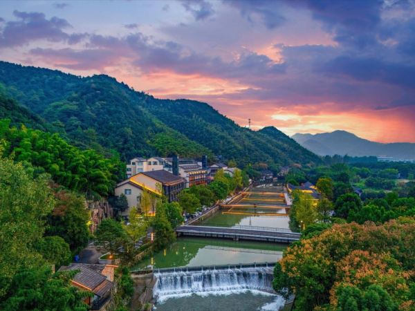 一泊二食+含温泉,春节不加价!安吉美林温泉度假村 优雅客房1-2晚连住