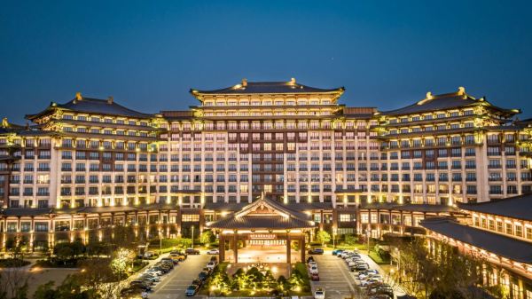 全程不加价！隔壁就是长沙的“大唐不夜城”！长沙铜官窑新华联丽景酒店 轻享房1晚（含双早+铜官窑门票）
