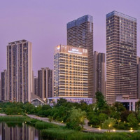 其中一家住1晚送1晚，实际折合399/晚！长沙金茂豪华精选/万豪行政公寓酒店2店 指定房型1晚通兑（含酒店权益）