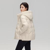 雪中飞 SNOWFLYING经典百搭连帽立领时尚简约双重保暖大口袋女式短款羽绒服