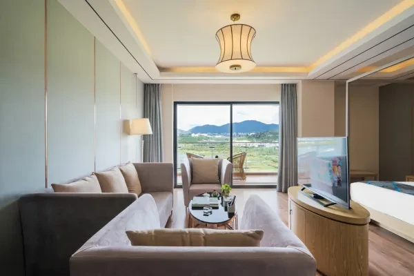 180度阳台直面洱海,周末不加价!大理维笙山海湾酒店 180度阳台海湾观景大床房 2晚连住(含双早等)