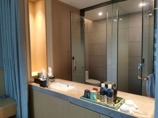 周末+油菜花季不加价!含陶阳里门票!景德镇陶邑观英酒店 豪华房1晚含双早
