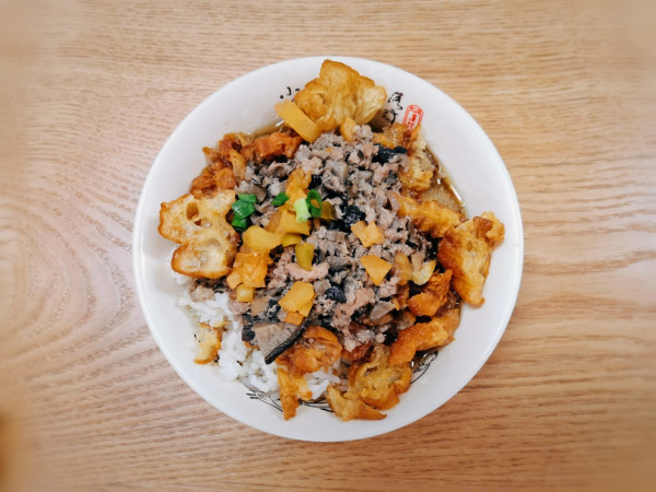 清明五一不加价!近网红百丈漈,含门票+温泉!温州文成龙麒源芳草地度假酒店 心宿房1晚(含双早+龙麒源/百丈漈权益+欢迎水果等)
