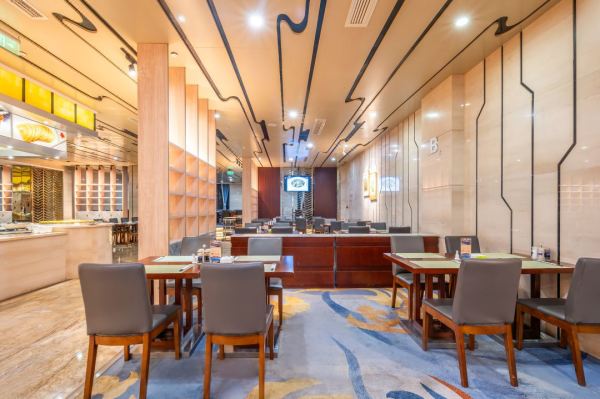 非基础房型,近高铁站和美食街!山东威海龙跃国际大酒店(威海高铁站韩乐坊店) 海景标间1晚