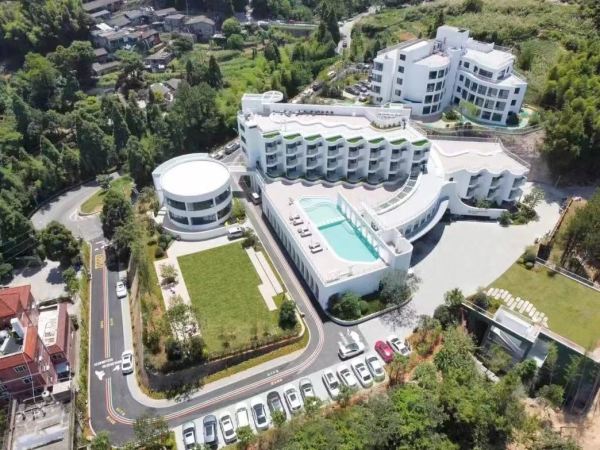隐匿鼓岭山间！周末不加价！福州城投鼓岭景澜酒店 3种房型可选1晚含早+双人暖身火锅套餐等