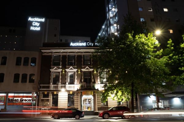 半价入手！核心地段，全程不加价！新西兰奥克兰市酒店 - 霍布森街 特大床一室房 1 晚