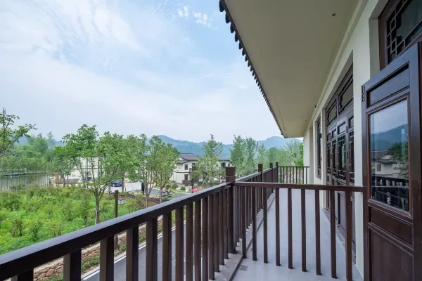 周末不加价,亲子玩乐多到玩不过来!浙江长兴景澜富硒山居酒店 境会园景双床房1晚(含早+丰富酒店权益)