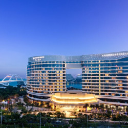 酒店90%为景观房，瞰望鹭岛滨海风光！厦门禹洲温德姆至尊豪廷大酒店 (五缘湾店)精选双床/公寓大床房 2晚连住套餐（含双早+行政礼遇等）