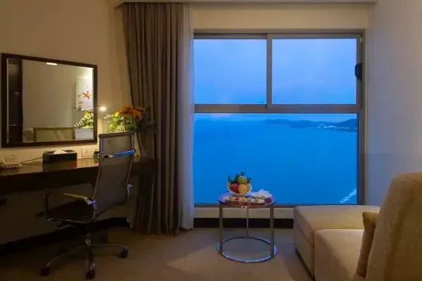 步行3分钟就是海滩,五一/国庆不加价!越南哈瓦那芽庄 海景豪华大床房1晚(含双早+20w越南盾餐饮券)