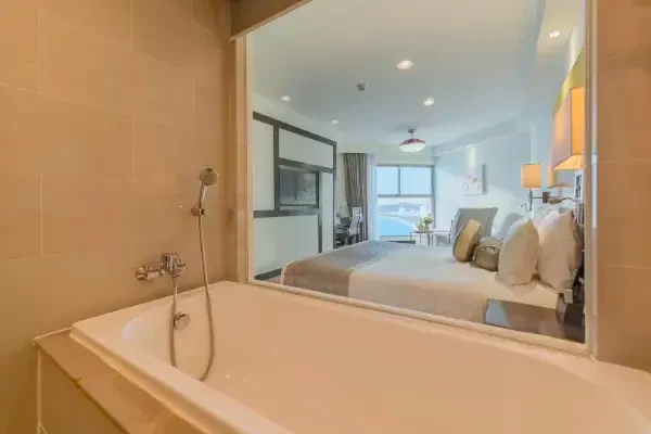 步行3分钟就是海滩,五一/国庆不加价!越南哈瓦那芽庄 海景豪华大床房1晚(含双早+20w越南盾餐饮券)