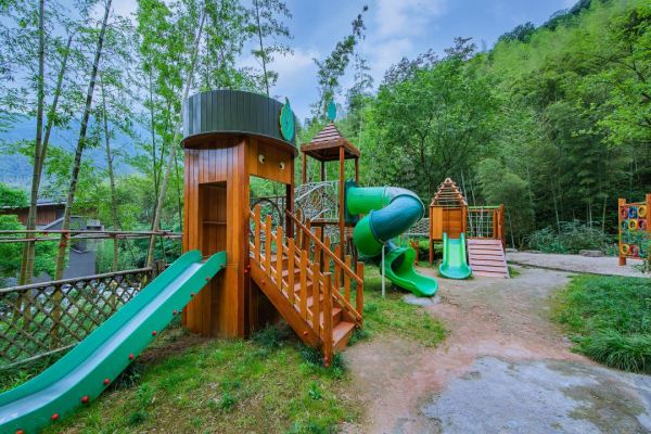 爆款返场:两房两卫可入住4人,周末不加价!安吉璞拉那度假酒店 山景双卧家庭套房2晚连住(含4早+户外营地体验等)