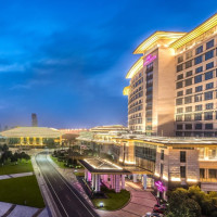 就在京杭大运河河畔！扬州皇冠假日酒店 皇冠高级大床房2晚连住（含何园门票等）