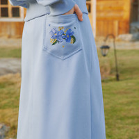 两三事漫想天空 2025春季简约绣花口袋开叉高腰半身裙长裙 蓝色 L