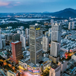 紧邻地铁口，周末/暑假不加价！南京金鹰珠江壹号国际酒店 高级套房2晚连住