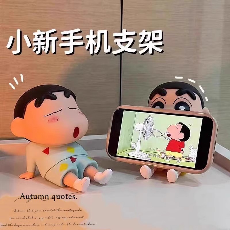 2025蜡笔小机支架ipad平板通用潮玩模型手办桌面摆件可爱桌面摆件手办模型公仔潮玩手机支架